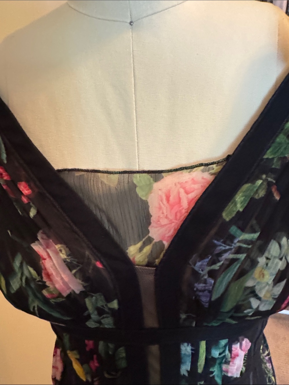 Tadashi Shoji ‘ Clea’ Black Floral Gown originally $837 - Picture 9 of 11
